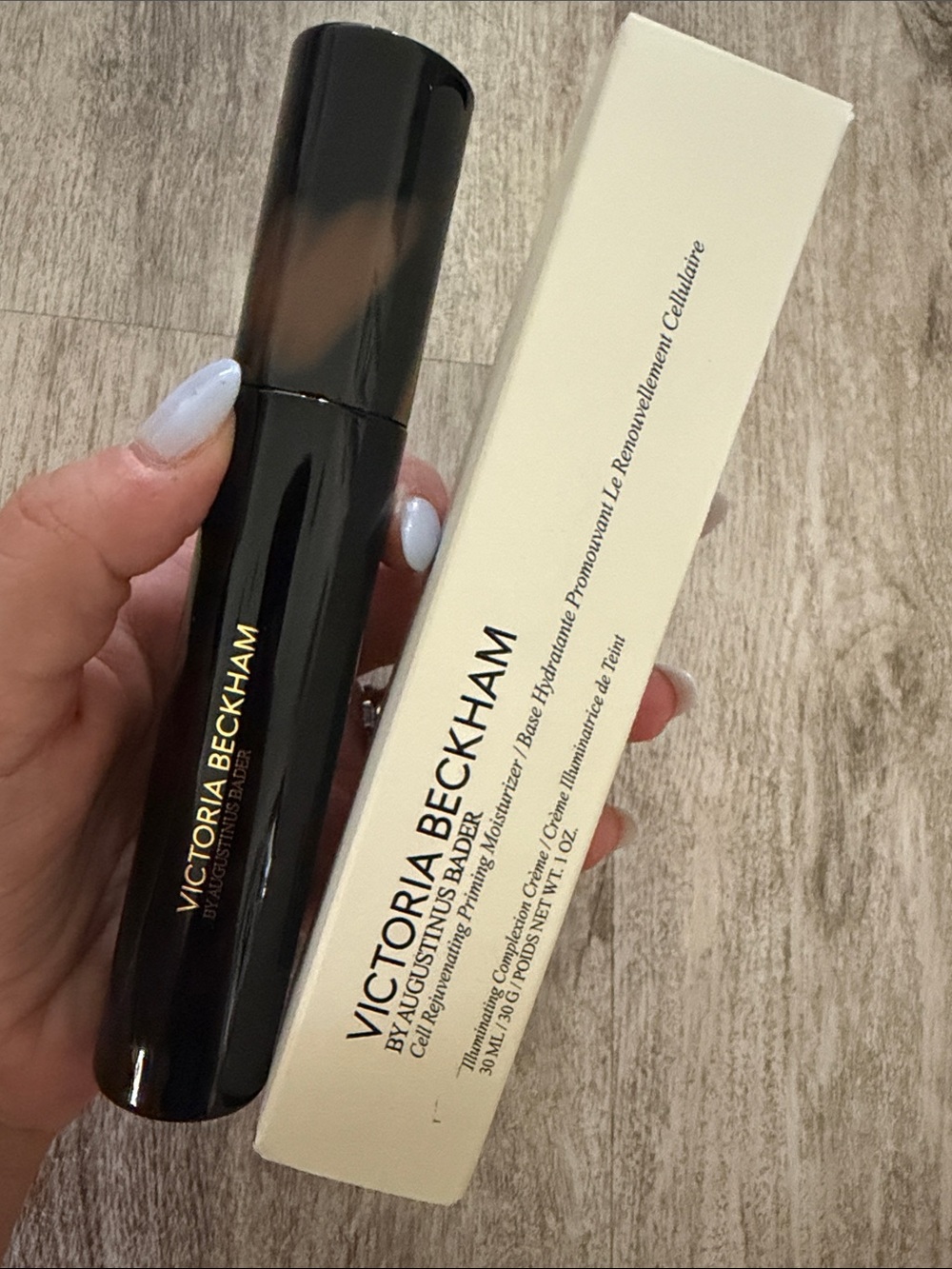 Victoria Beckham Glow Primer Moisturizer Tube in golden $150 retail